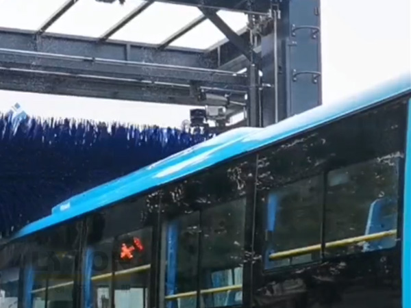 林頓全自動洗車機 往復(fù)大巴、通道大巴洗車設(shè)備應(yīng)用盡有